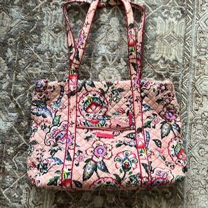 Excellent condition Vera Bradley Vera tote in stitched flowers pattern